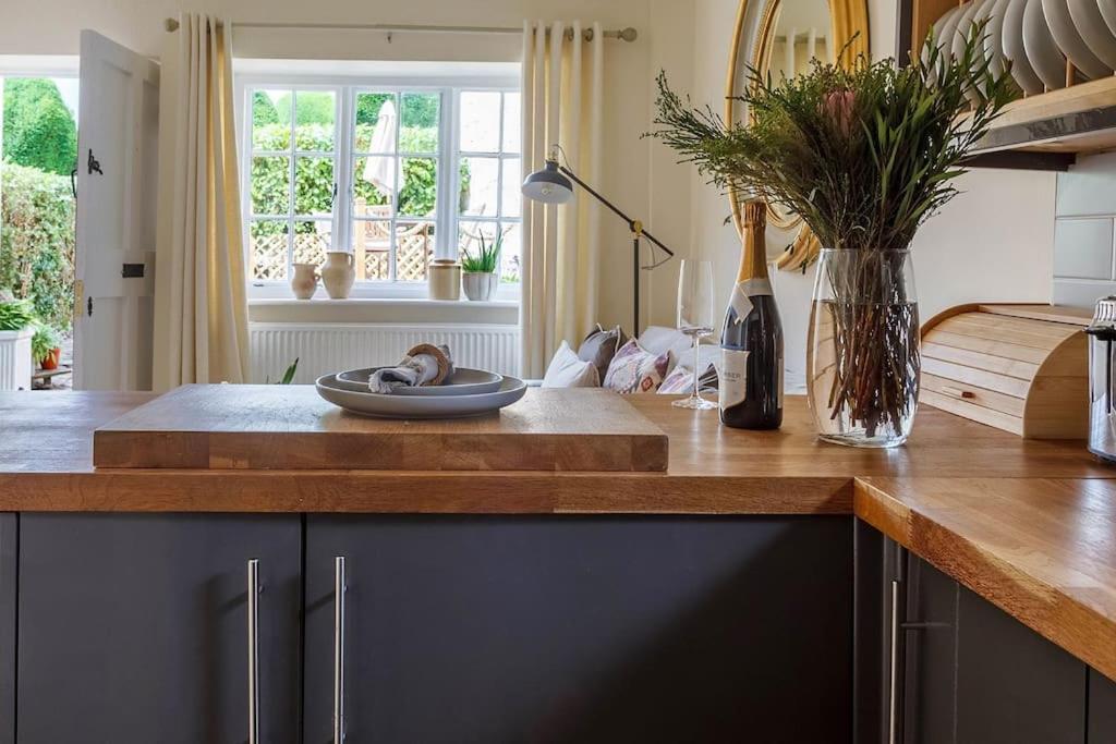 Stylish Painswick Getaway Vila Exterior foto